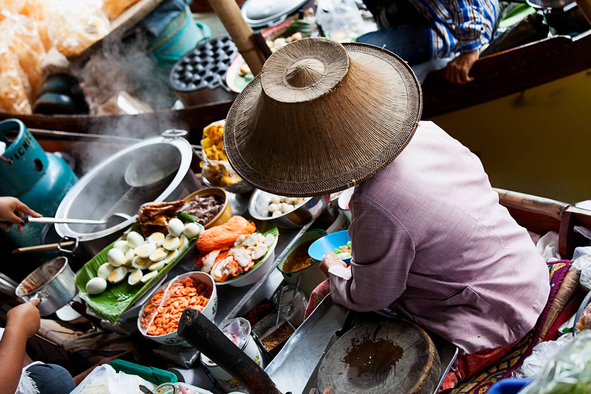 Bangkoks Garküchen, Mensch kocht