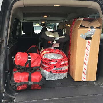 Fahrradmitnahme Flugzeug Karton im Auto