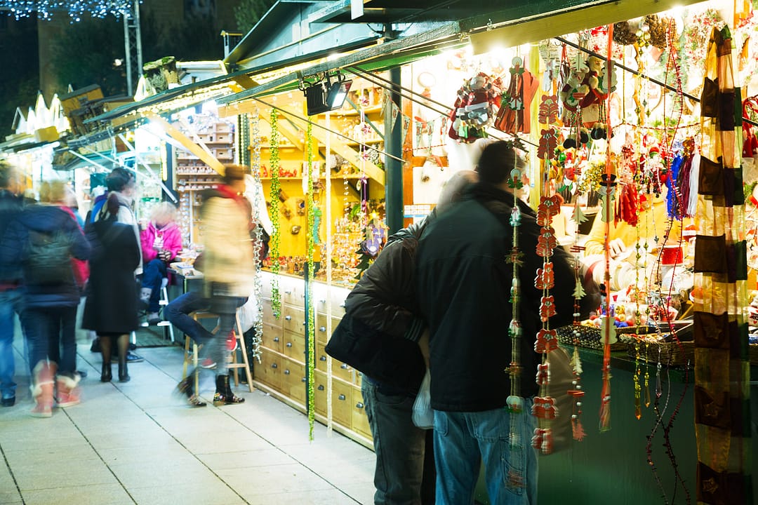 Adventsmarkt Fira de Santa Llucia in Barcelona - fluege.de Travel Insights Magazin