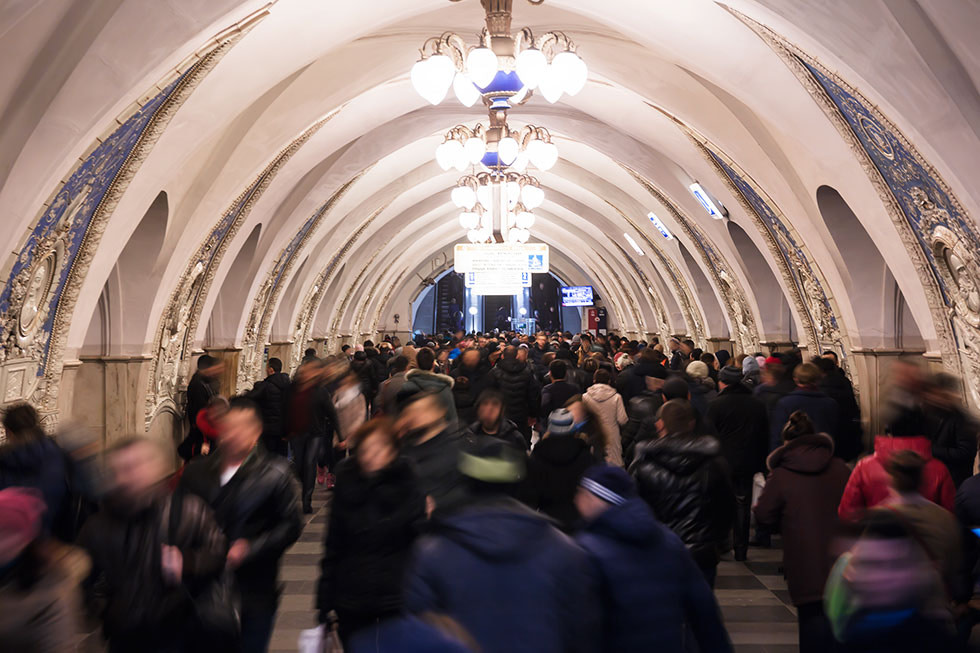 U-Bahn Station Moskau mit Menschen