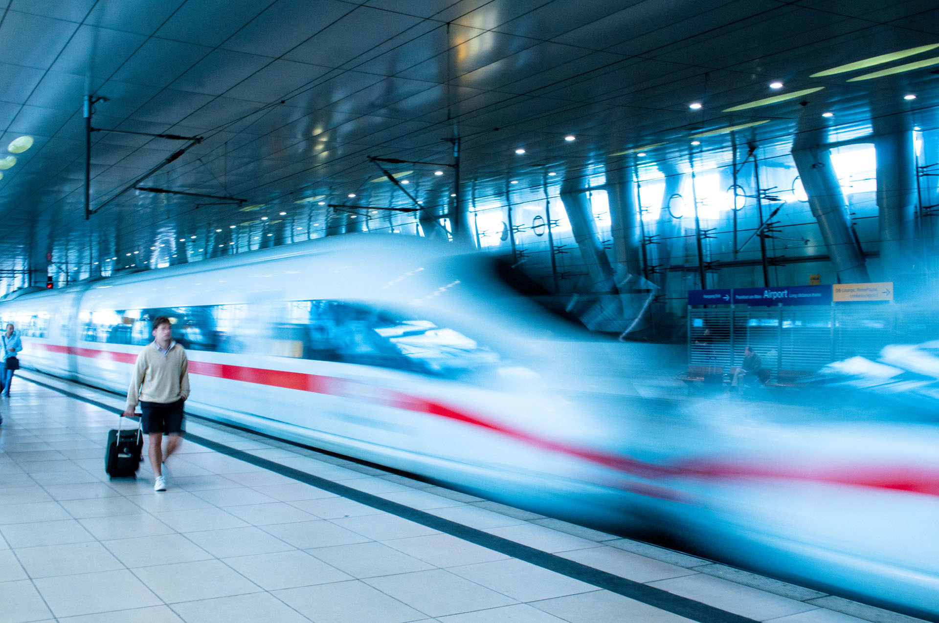 Zug zum Flug fluege.de Travel Insights