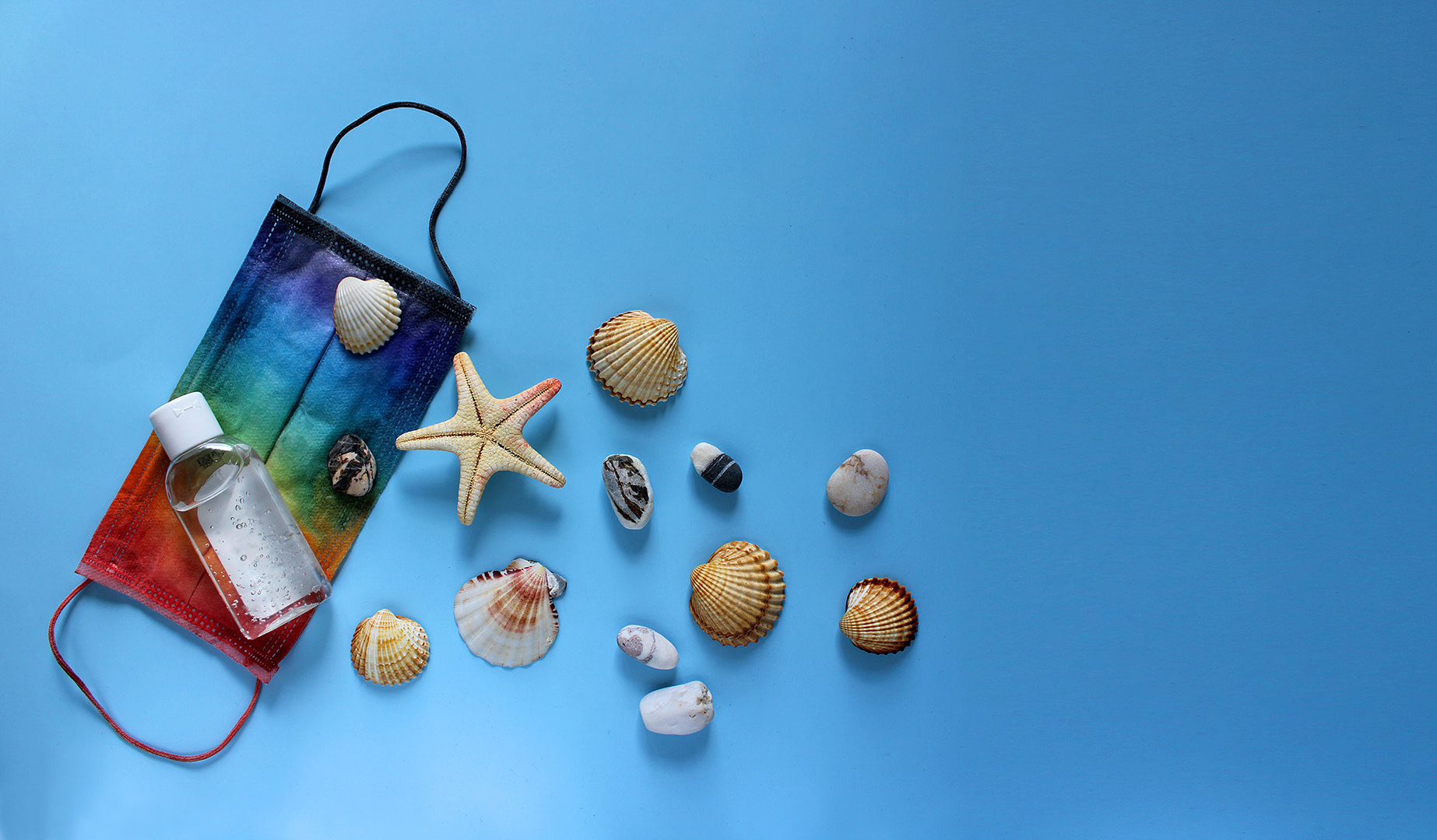 Stillbild Maske und Muscheln